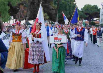 36. Uluslararası Samsun Halk Oyunları Festivali coşkuyla başladı