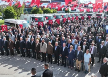 Derince Belediyesi 14 Yeni Hizmet Aracını Tanıttı